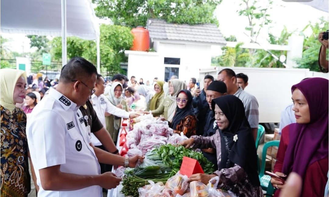 Kejaksaan Negeri Prabumulih Gelar Pasar Murah, Warga Antusias Belanja Sembako Terjangkau