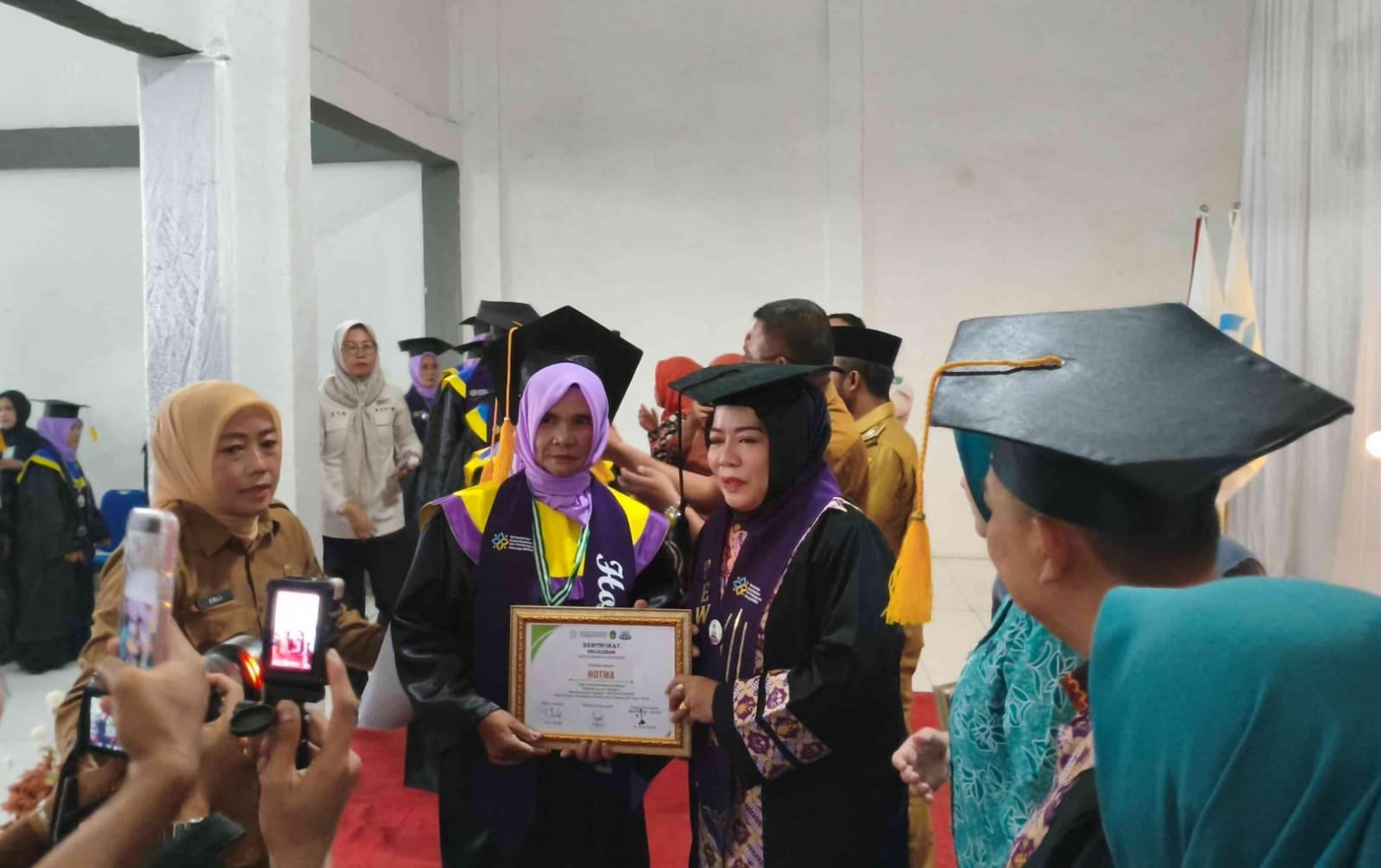 115 Lansia di Prabumulih Diwisuda, Bukti Semangat Belajar Tak Kenal Usia