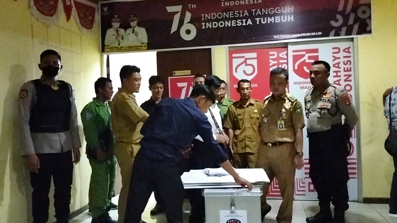 Warga Dua Desa Salurkan Hak Pilih