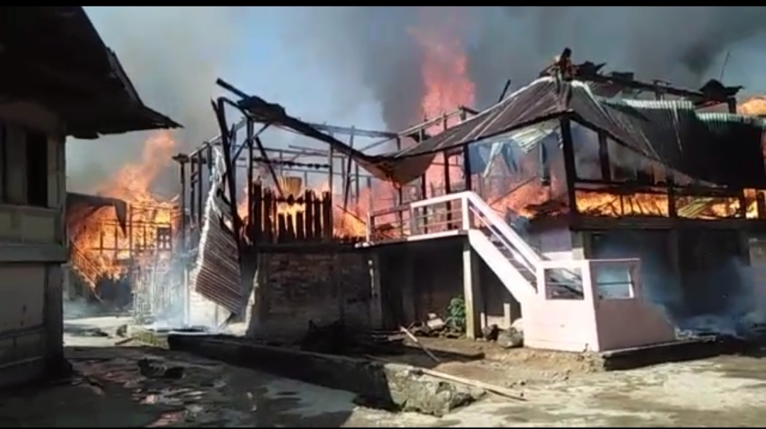 Tujuh Rumah Warga Desa Tanjung Raya Hangus Terbakar 