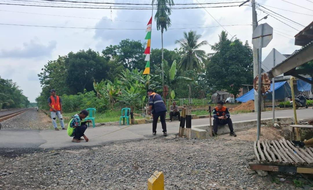 Desa Pangkul Bangun Pos Jaga di Perlintasan KA Tanpa Palang, Cegah Kecelakaan