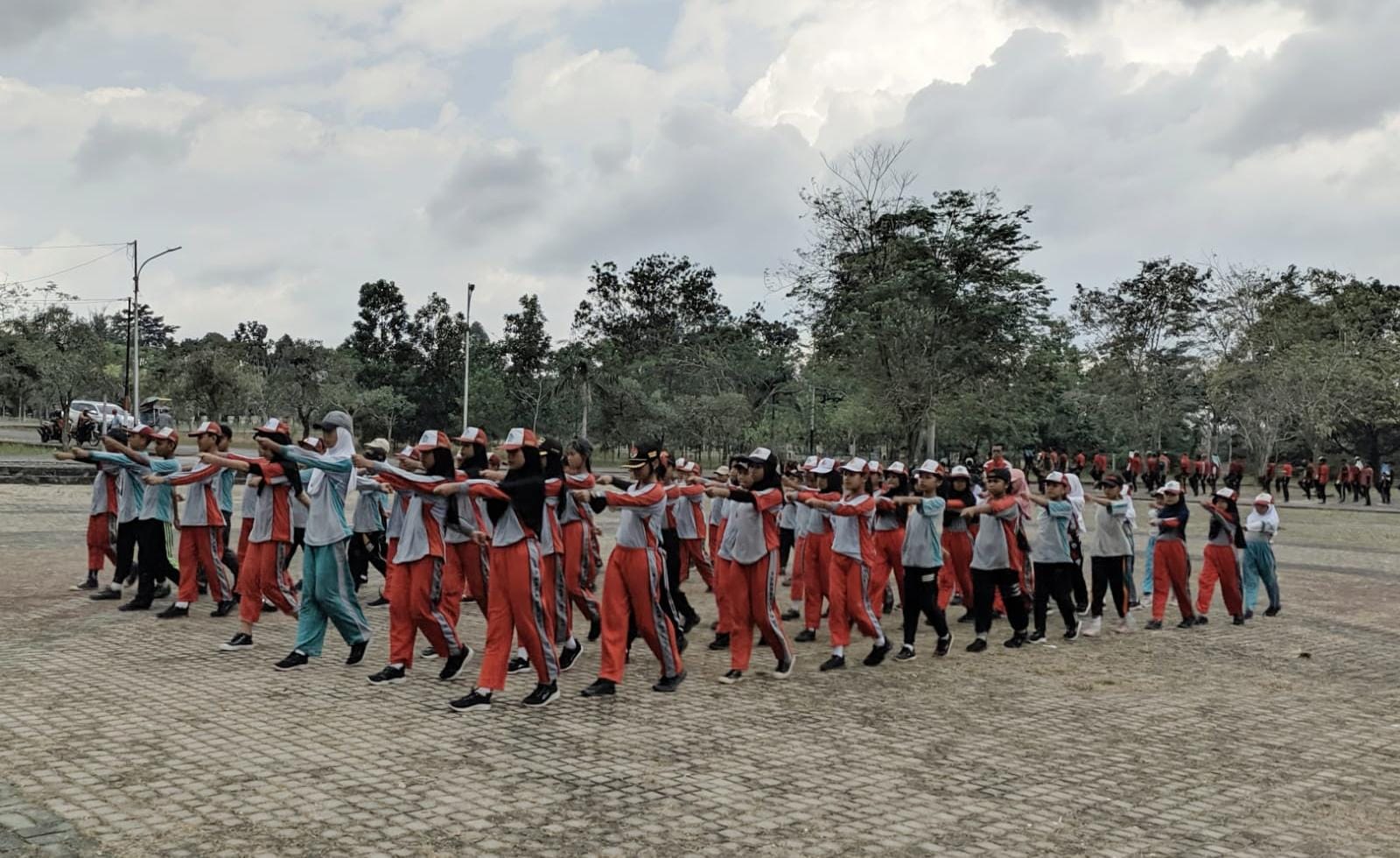 Mantapkan Persiapan Lomba Gerak Jalan, Tiga Sekolah Latihan di Islamic Center Prabumulih 