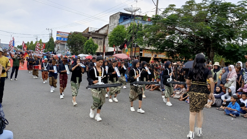 Pesona Hitam Marching Band SMKN 3 Prabumulih Tampil Menawan