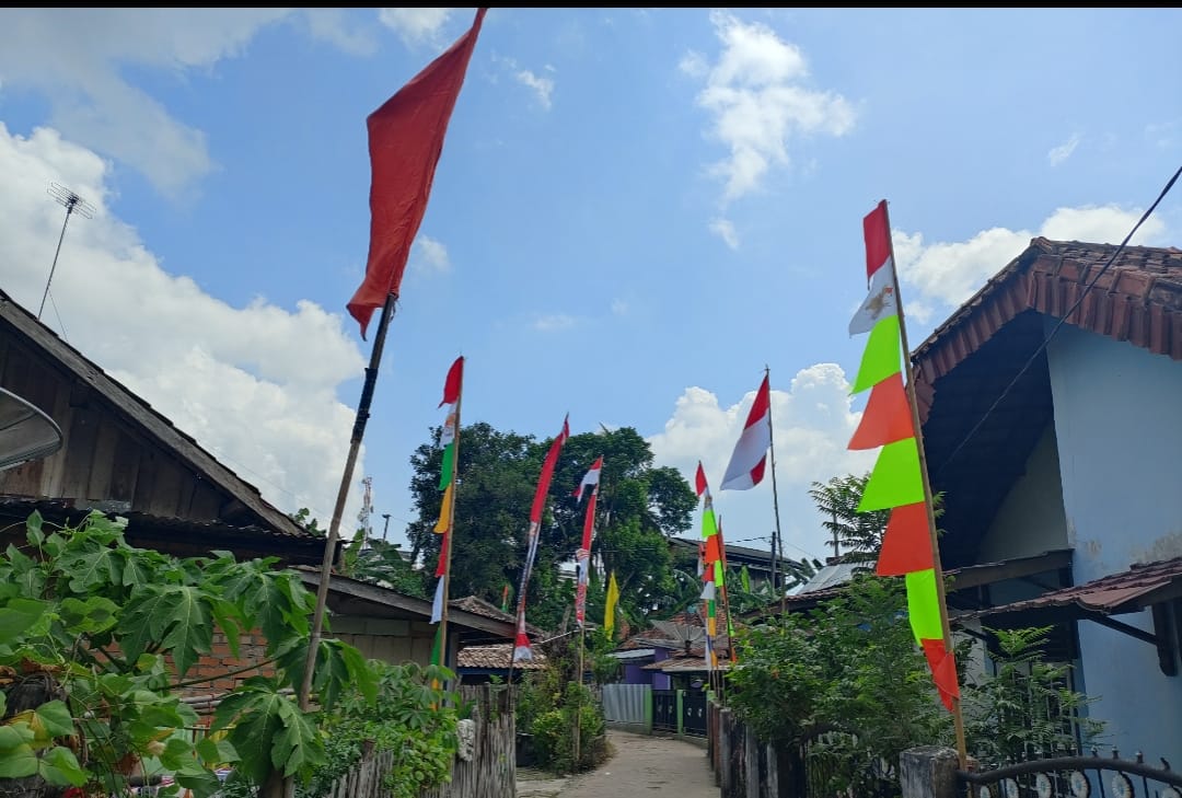 Semarak HUT RI, Bendera Berkibar di Perkampungan Kota Prabumulih 