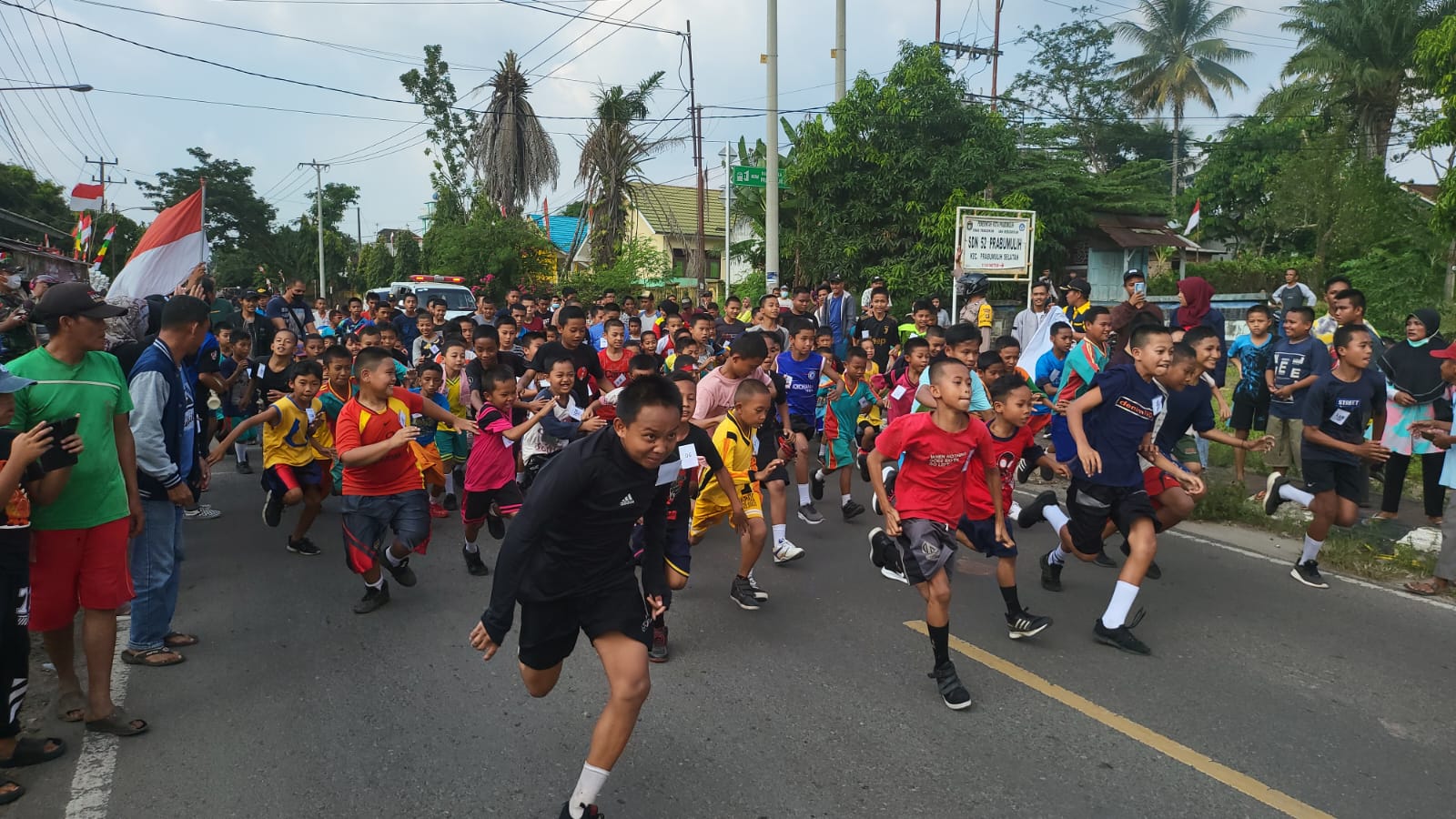 Ratusan Anak Ikut Lomba Lari Maraton 10K