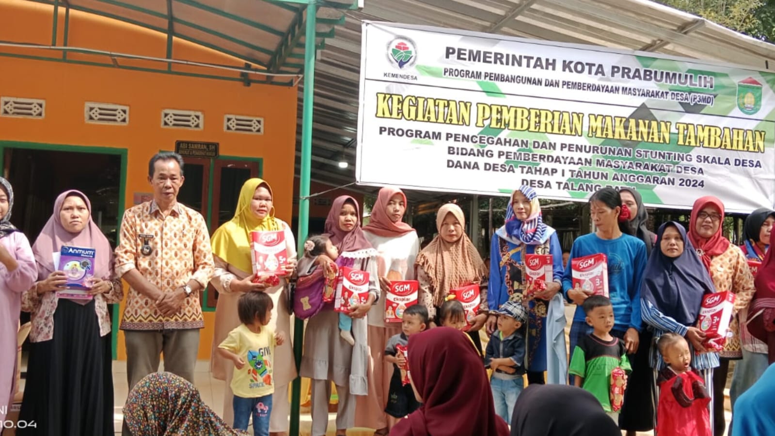 Dukung Pengentasan Stunting, Pemdes Talang Batu Bagikan Makanan Tambahan