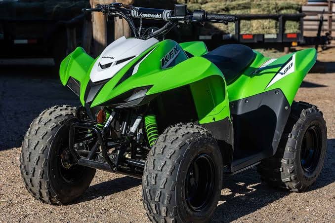 Kawasaki KFX90 vs ATV Youth, Apa yang Membuatnya Menarik?