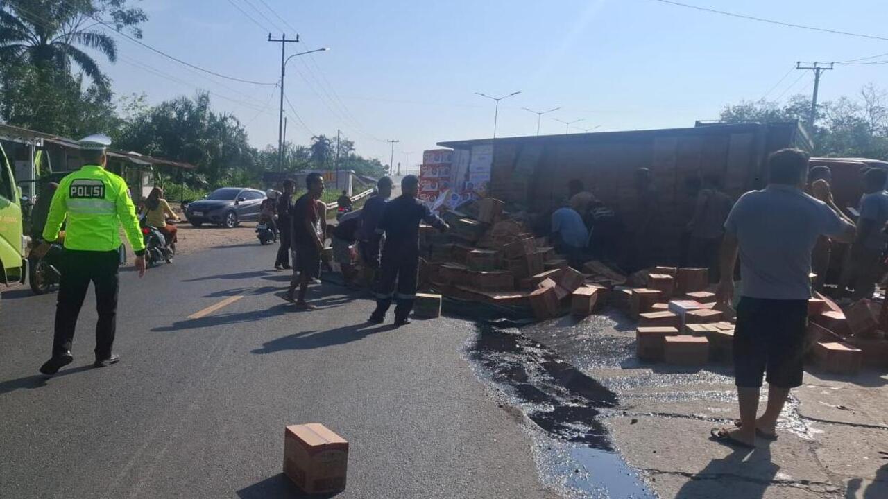 Truk Diduga Rem Blong di Flyover Gelumbang, Pasutri Tewas Tertimpa Saat Berkendara