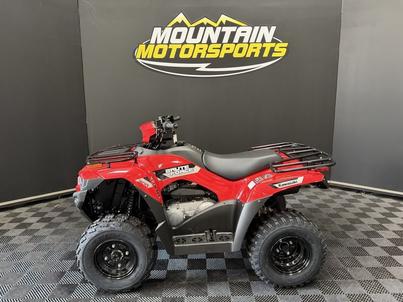 Kawasaki Brute Force 300 vs Honda FourTrax Recon, ATV Mana Pilihan Untuk Temani Petualangnmu