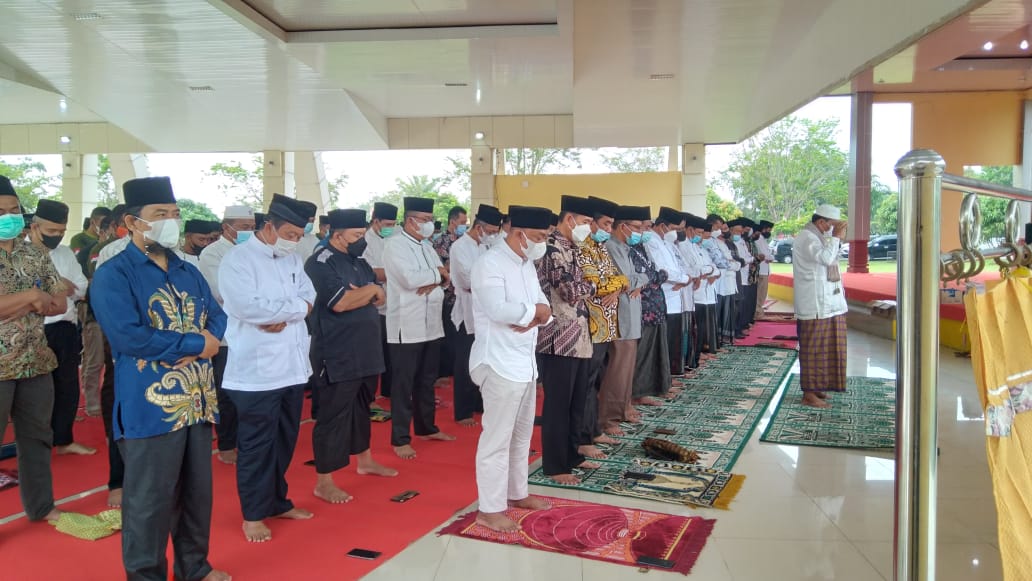 Pemkab OKU Timur Gelar Sholat Jenazah Secara Ghoib Mendoakan Alamarhumah Hj. Percha Leanpuri