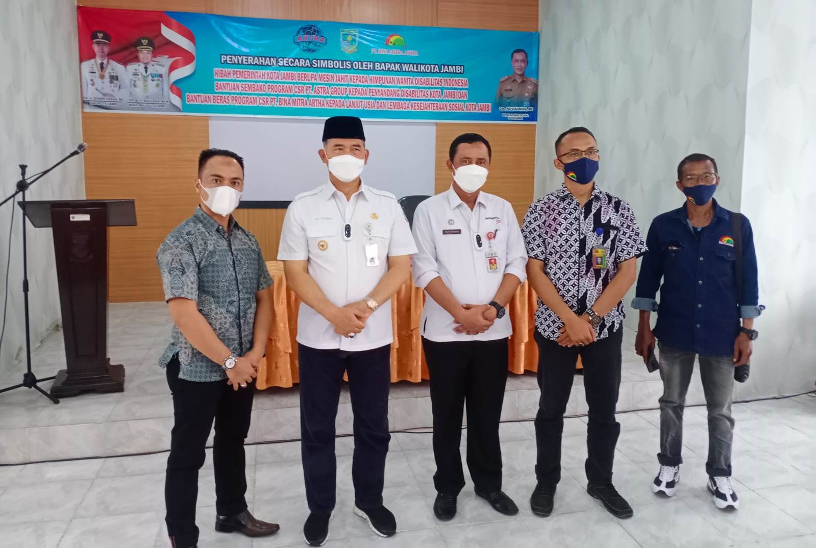 Disaksikan Walikota Jambi PT BINA MITRA ARTHA Berikan Bansos CSR Sembako Beras 1,5 Ton (1500 Kilogram)