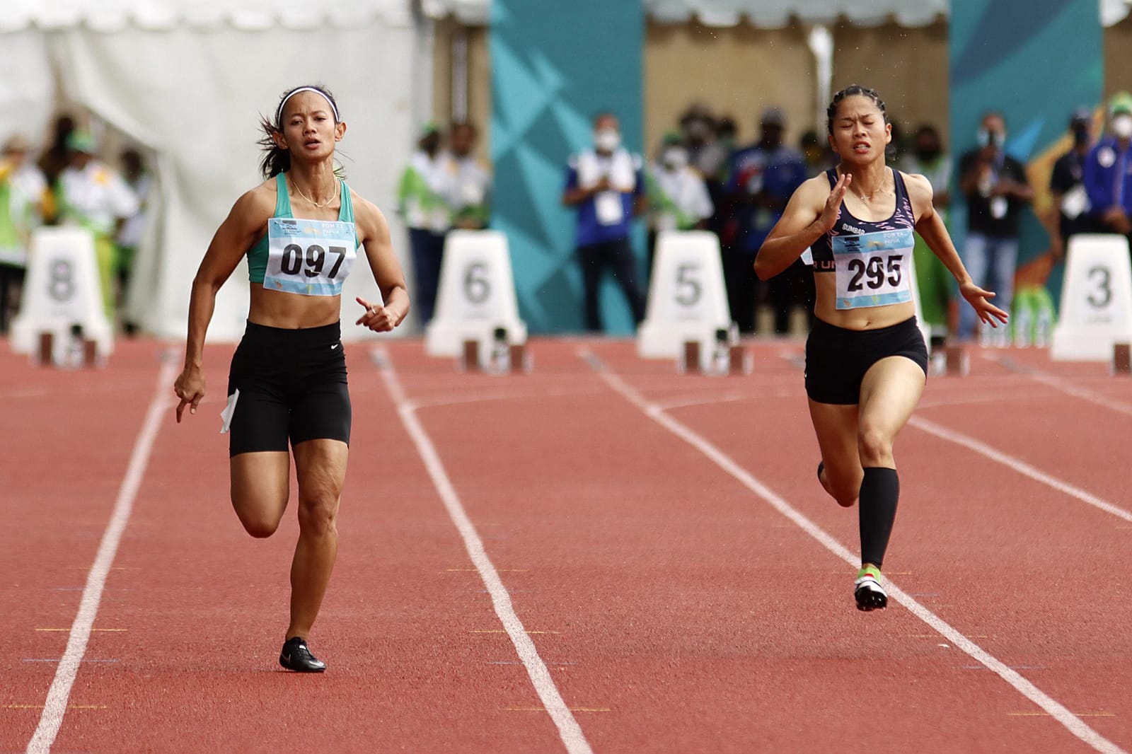 Sprinter Jabar Tyas Murtiningsih Pecahkan Rekor PON