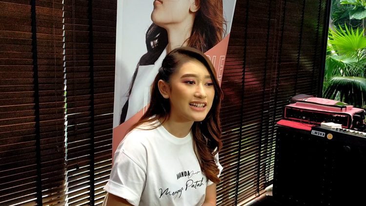 Gaet Pica Iskandar, Amanda Caesa Rilis Single Berbahasa Indonesia