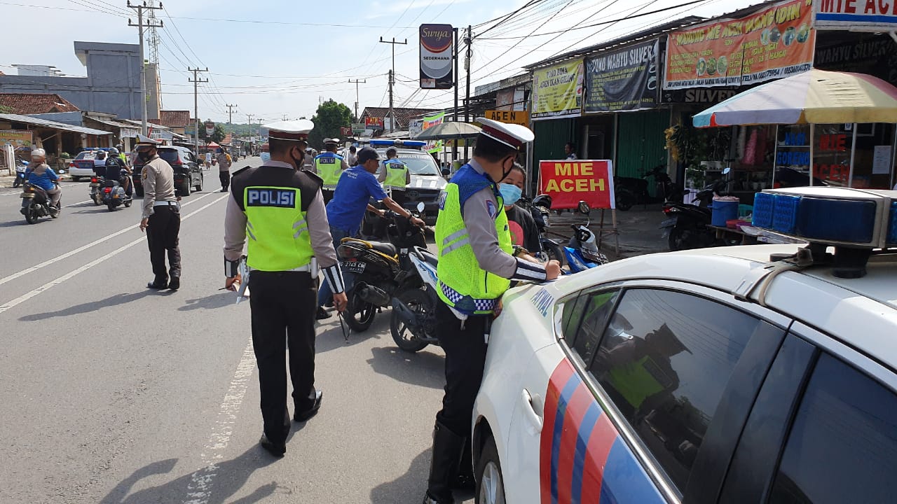 Kena Tilang Tidak Pakai Helm