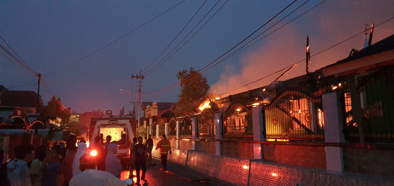 SMPN 1 Prabumulih Terbakar, Warga Panik, Kejadian Menjelang Subuh