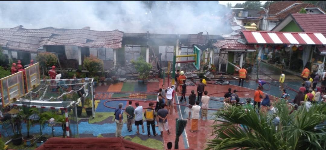 Ini Penampakan Gedung SMPN 1 Prabumulih Yang Terbakar, Selain Ruang Guru, Ruang Arsip Juga Ludes