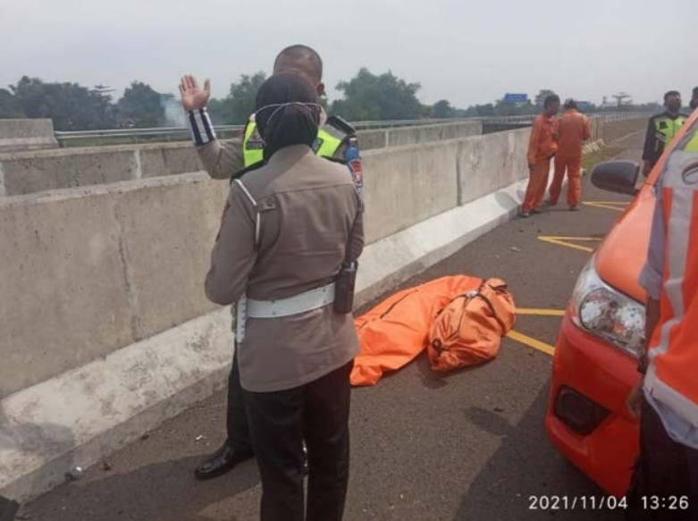 Detik-detik Vanessa Angel dan Suami Tewas Usai Mobil Tabrak Pembatas Jalan