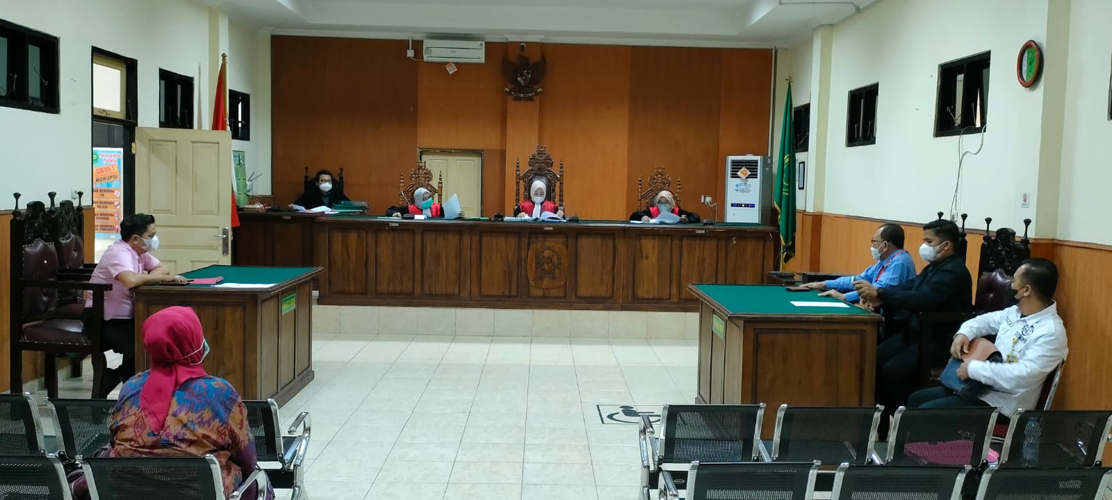 Majelis Hakim Persilakan Perdamaian Diluar Sidang