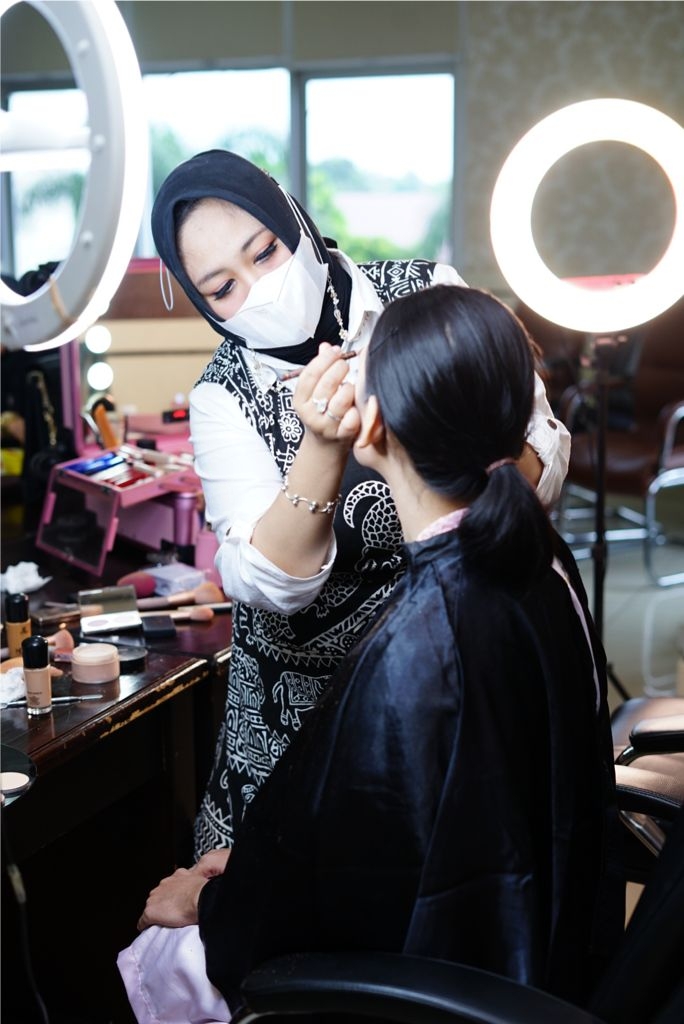 Terus Berkarya Sanggar Bibib di Dunia Make Up