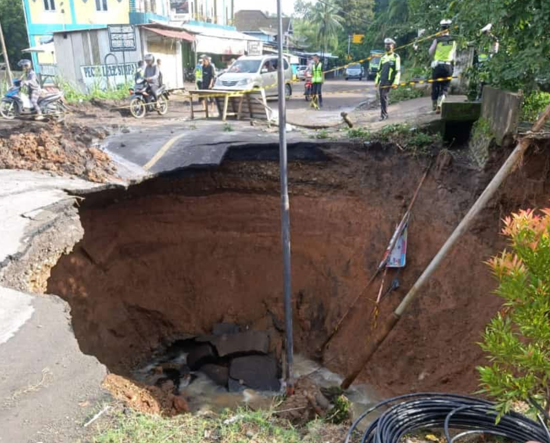 Jalan Putus, Baturaja-Tanjung Enim Dialihkan Lewat Prabumulih