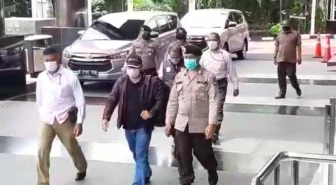 Bupati Penajam Paser Utara Ditangkap KPK di Sebuah Mal