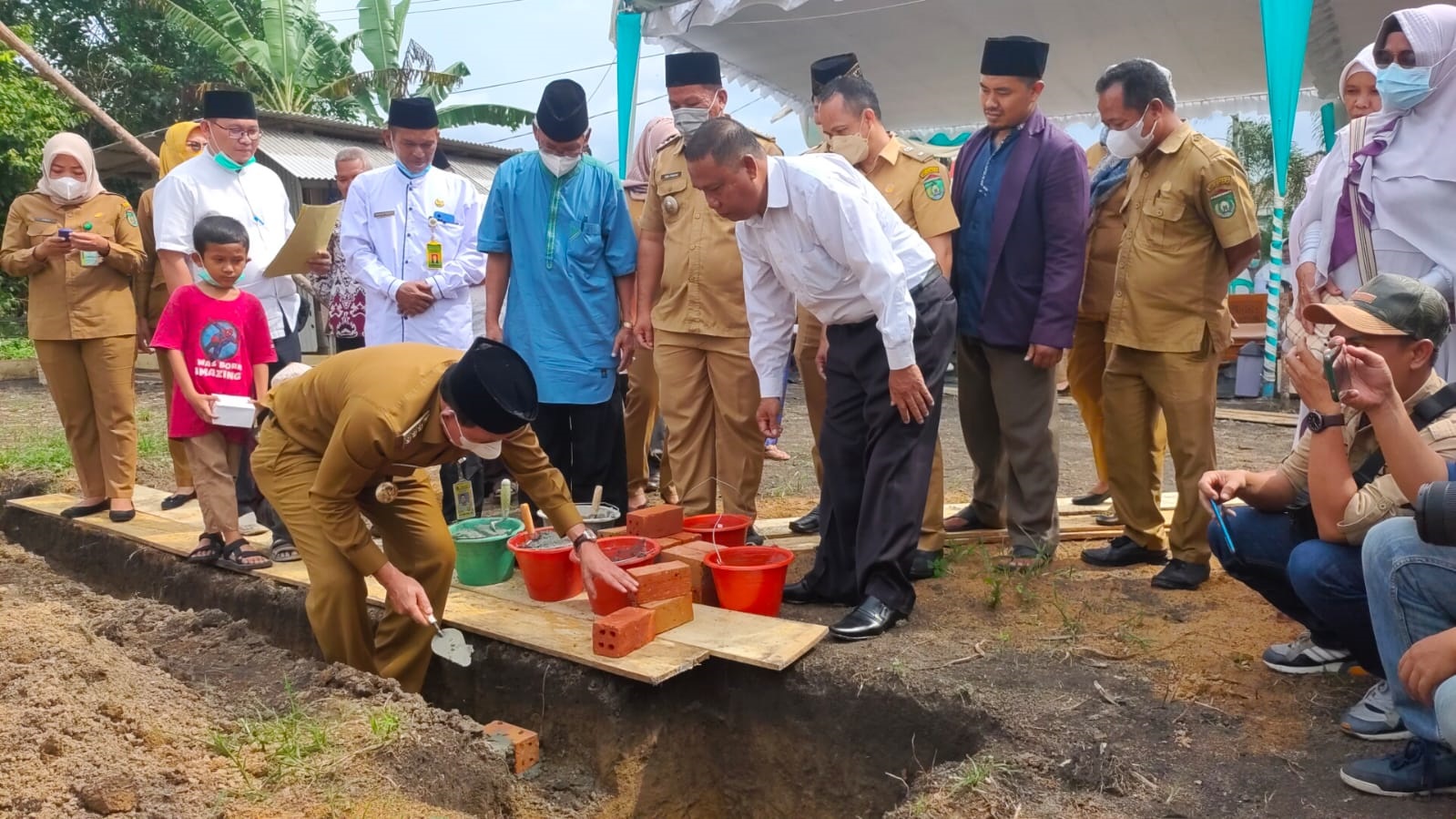 Rajin Shalat Subuh di Masjid, Wako Siapkan Sarung