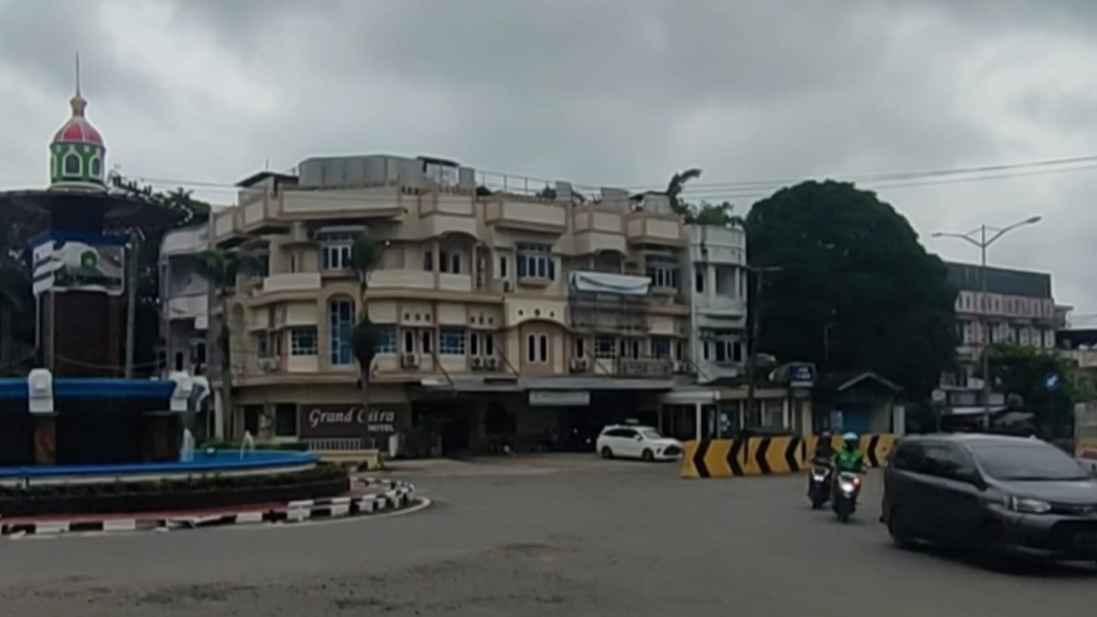 Lampu Merah dan Akses Jalan Baru Diterapkan di Bundaran Air Mancur Prabumulih