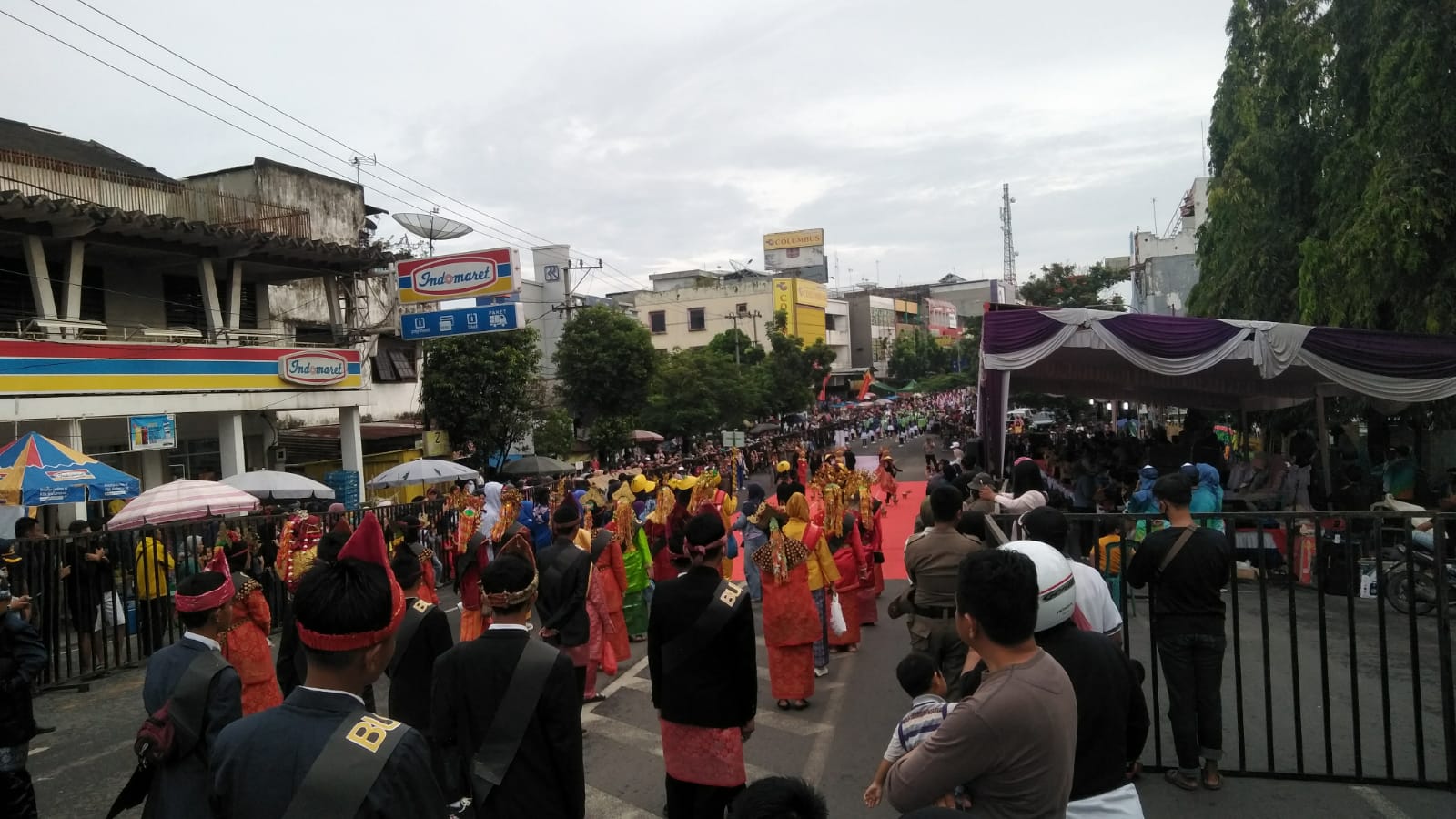 Antusias Masyarakat Kota Prabumulih Saksikan Karnaval