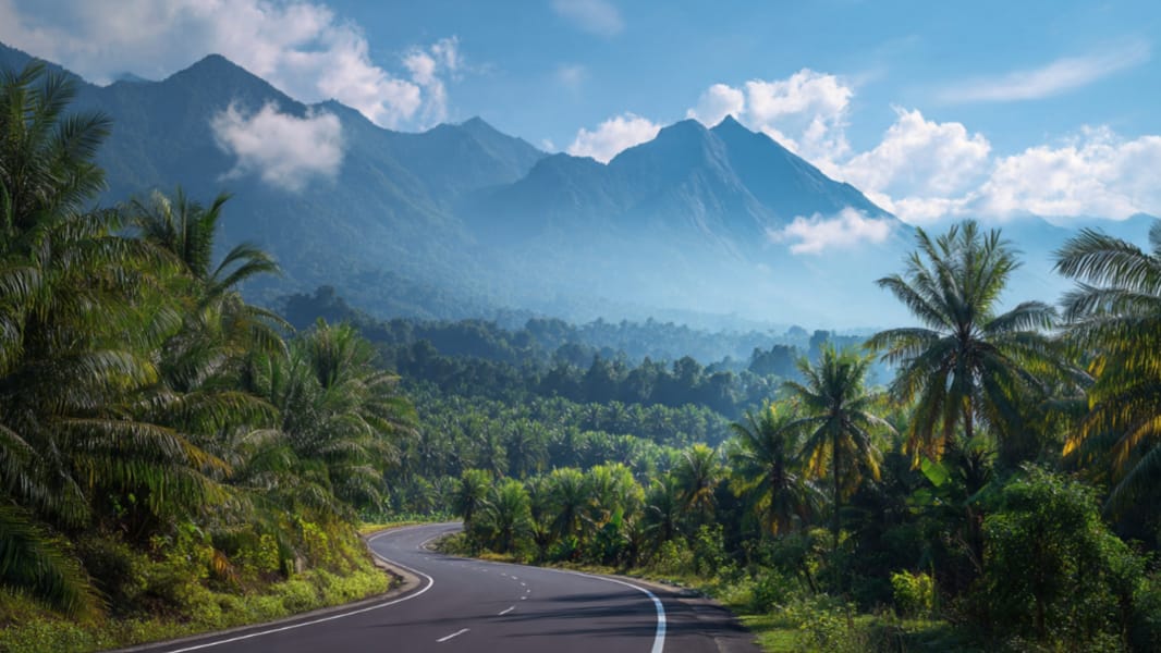 Jangan Asal Berangkat! Ini 5 Tips Aman Melintasi Jalan Lintas Sumatera