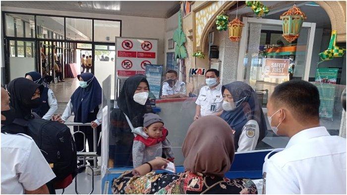 Syarat Naik Kereta Api Terbaru, Penumpang Boleh Tidak Pakai Masker