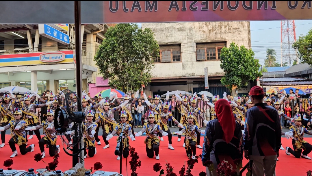 ﻿Barisan Pembuka Pocil Polres Tampil Memukau! Ini Link Video Penampilan Pocil dalam Karnaval Budaya Prabumulih