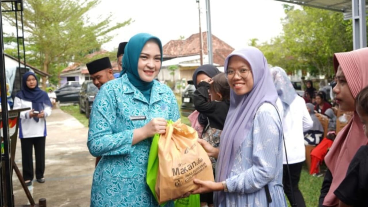 Gemarikan 2025, Prabumulih Bagikan 1.500 Paket Olahan Ikan untuk Cegah Stunting