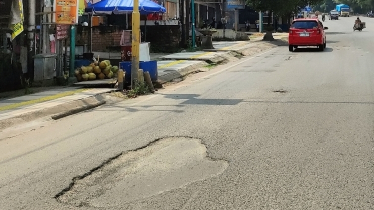 ﻿Banyak Lubang di Jalan Sudirman, Warga Prabumulih Minta Segera Diperbaiki 