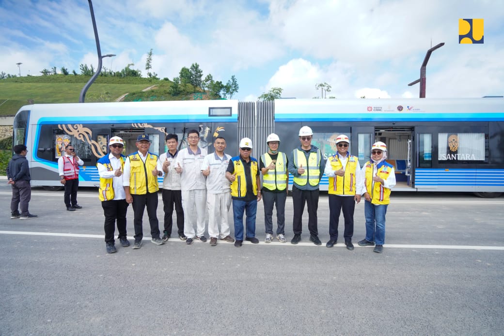 Basuki Hadimuljono Tinjau Uji Coba Kereta Otonom di IKN, Persiapkan Operasional untuk HUT RI