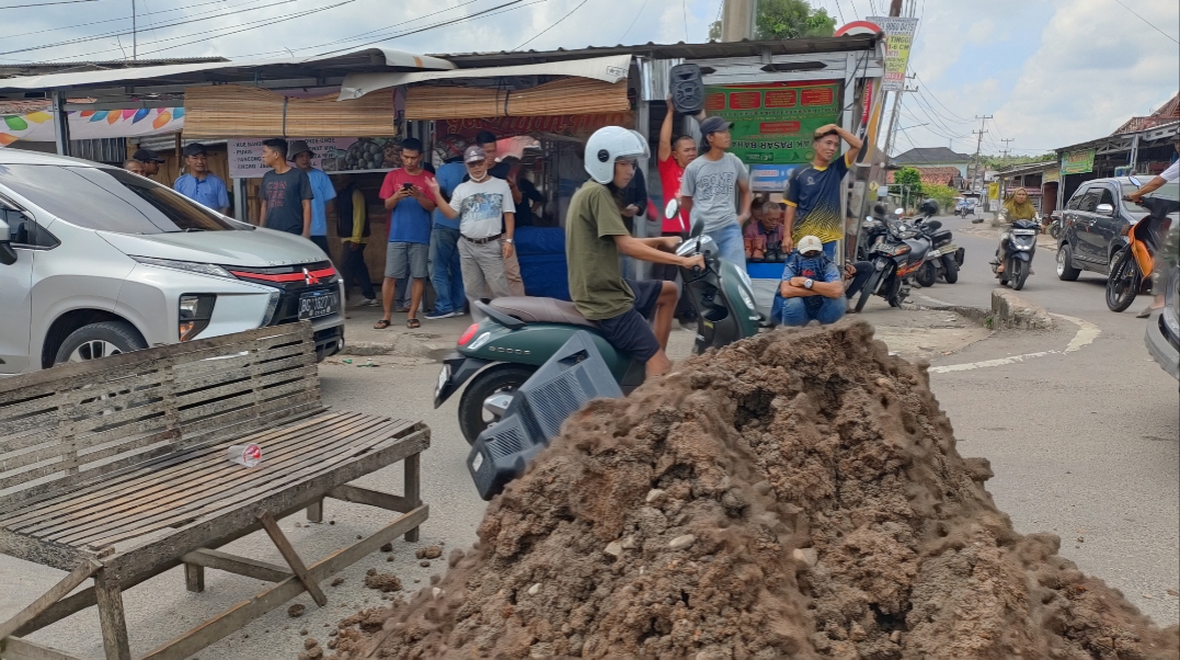 Sering Banjir, Warga Gunung Ibul Unjuk Rasa : Desak Pemerintah Segera Bertindak 