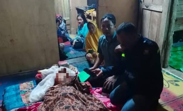 ﻿Hujan Deras Disertai Petir, ABG di Baturaja Maen Hape Sambil Dicas Nasibnya Memilukan 