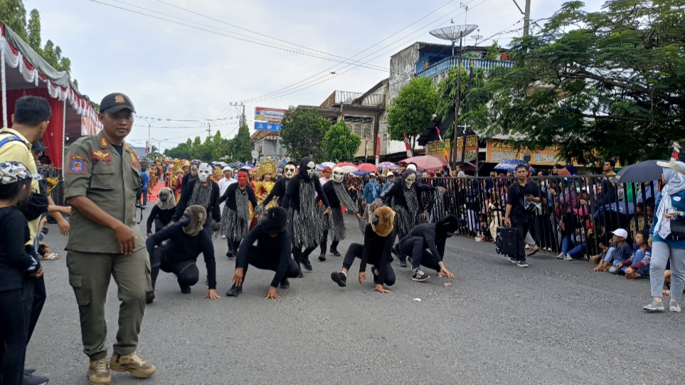 Pakai Topeng Orang Utan, SMA Negeri 1 Prabumulih Melegenda