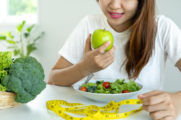 Hindari Gagal Diet! Ini Cara Mengatasi Lapar yang Tak Terkendali