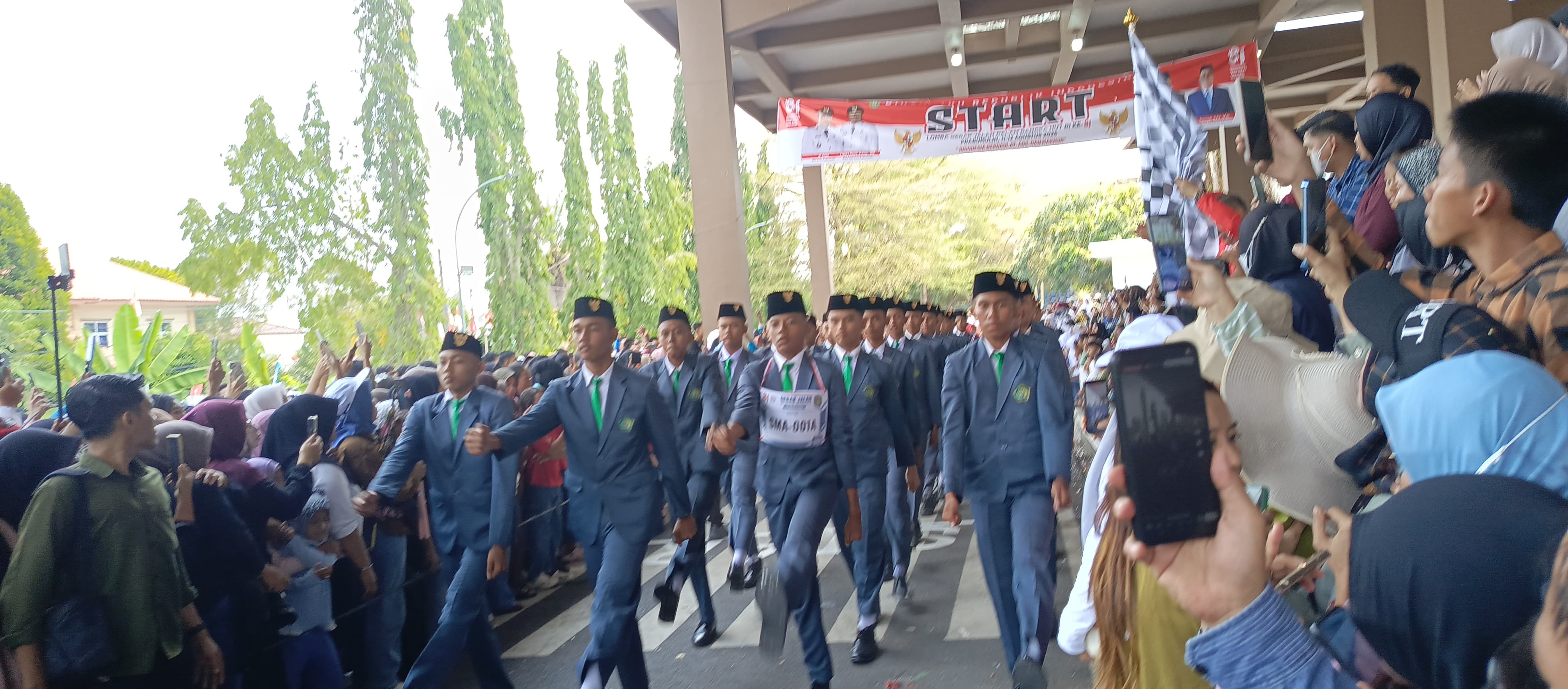 Penonton Heboh! MAN 1 Prabumulih Tampil Perdana di Gerak Jalan HUT RI ke-81