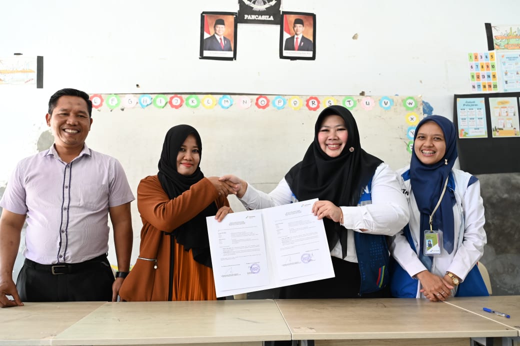 Pertamina Drilling Wujudkan Kepedulian Pendidikan dengan Bangun Sanitasi dan Renovasi Kelas di Indramayu