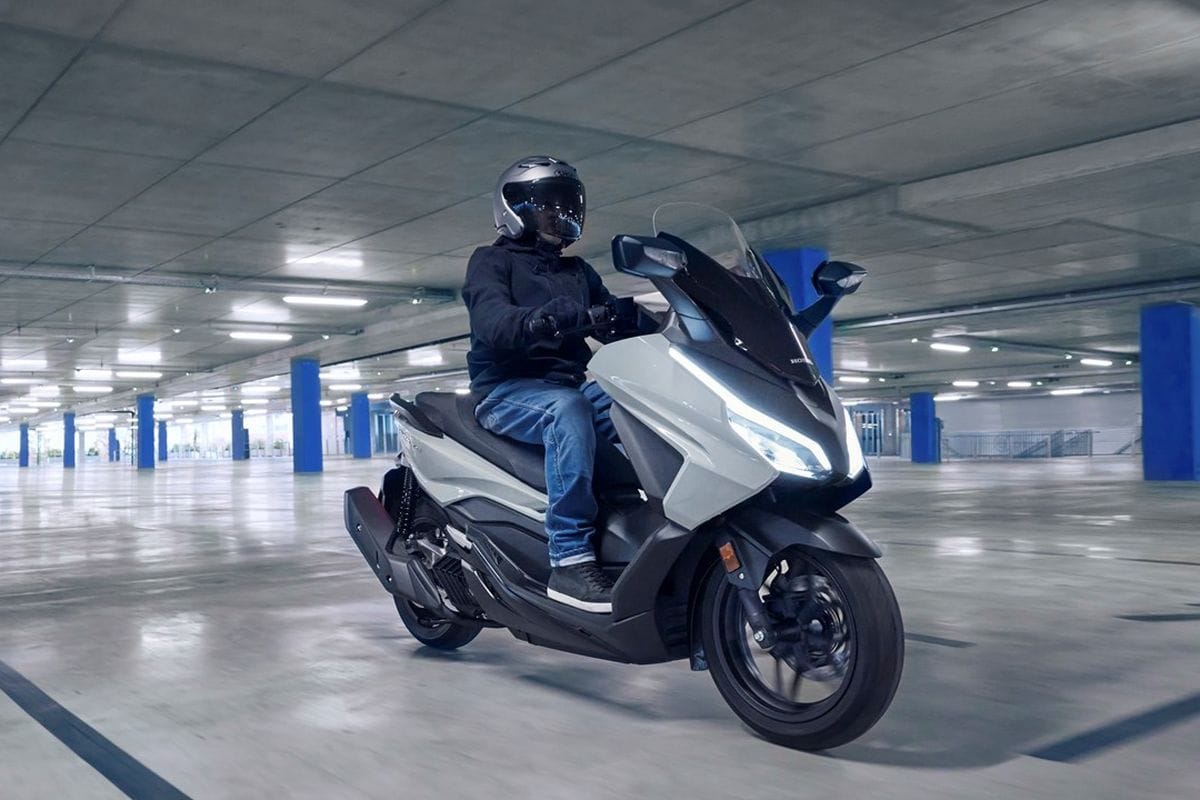 Fitur Keamanan Honda Forza 2026, ABS Dua Channel dengan ESS dan Smart Key