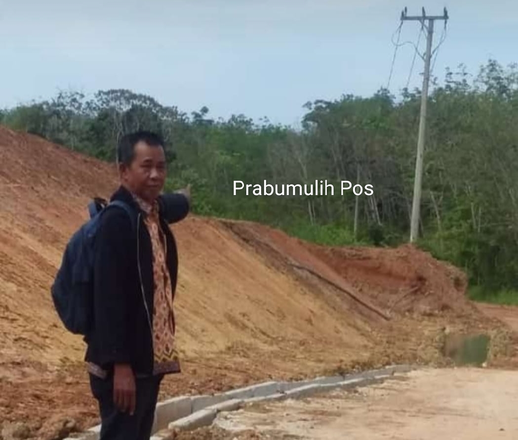 Warga Desa Talang Batu Waspadalah, Tiang PLN Nyaris Roboh dampak Proyek Tol Indralaya - Prabumulih 