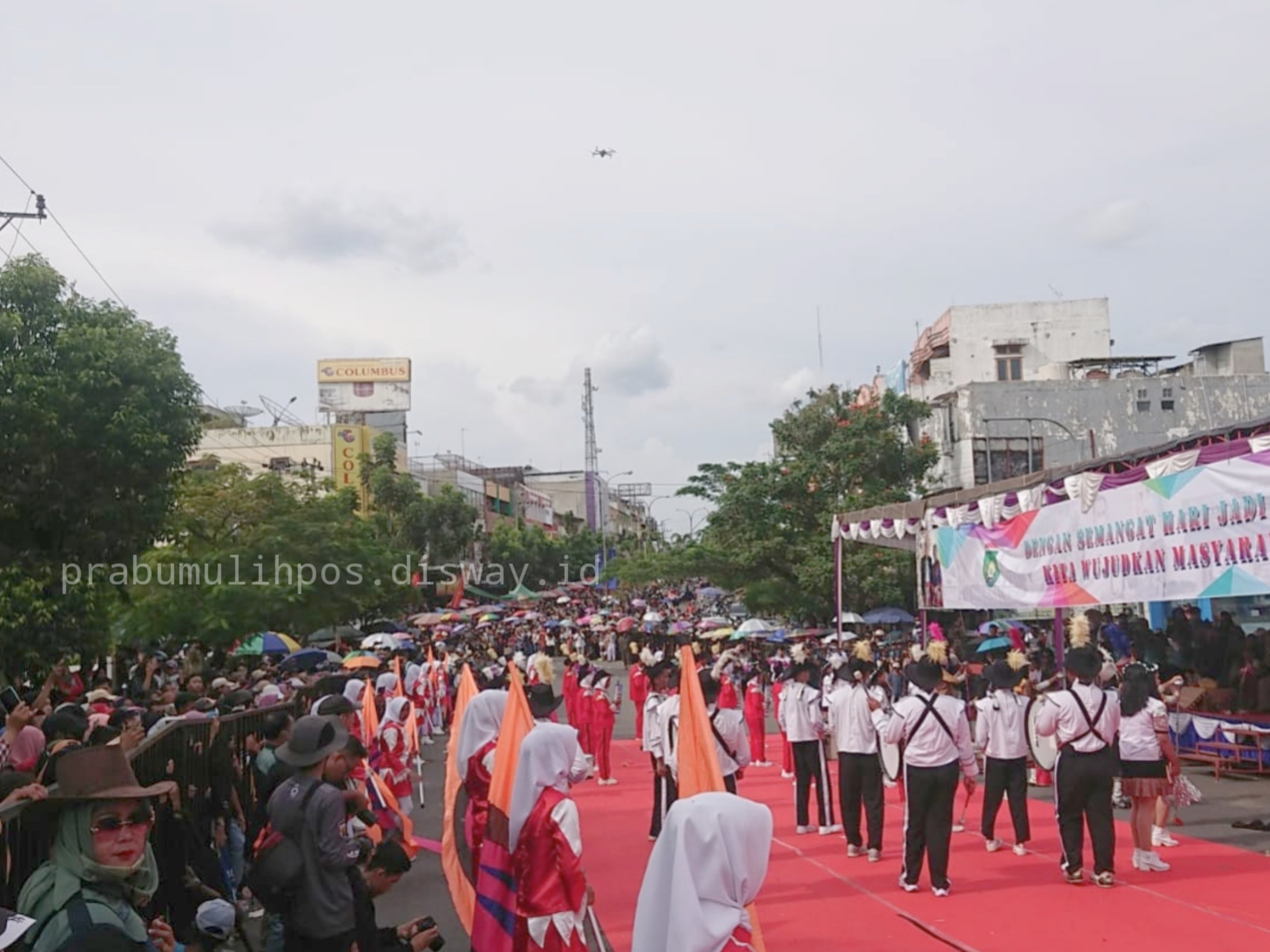 Hindari Cuaca Panas saat Nonton Gerak Jalan - Karnaval di Prabumulih, Ini Perlengkapan yang Wajib Dibawa 