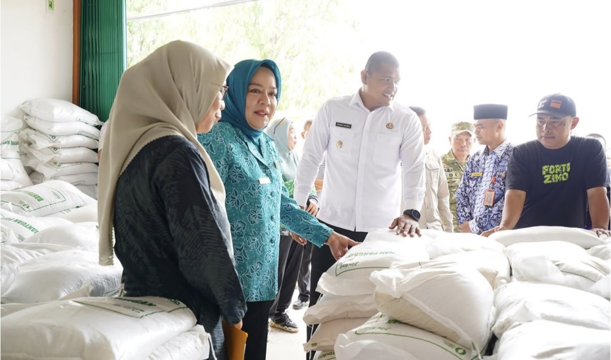 Warga Muara Dua Kebagian Beras CPP, Wawako Franky Pastikan Bantuan Tepat Sasaran