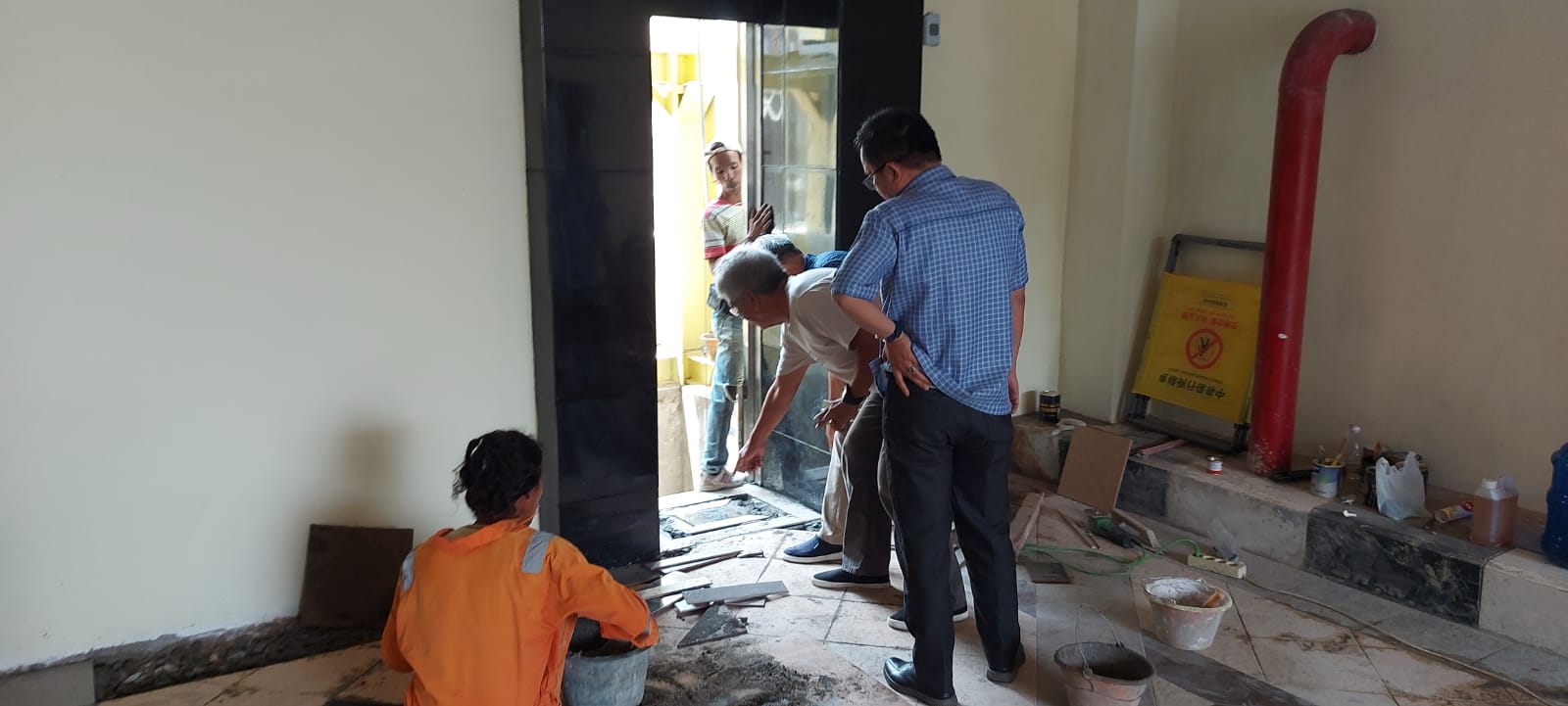 Pembangunan Segera Rampung, Komisi III Cek Pembangunan Lift DPRD : Ada Koreksi Bagian Keramik 