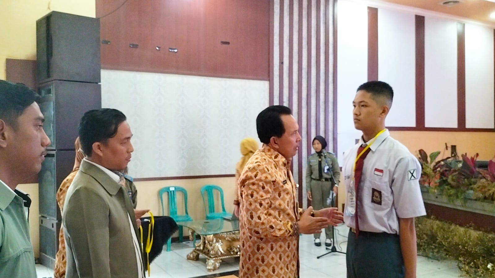 Pemimpin Harus Menyesuaikan antara Perkataan dan Perbuatan