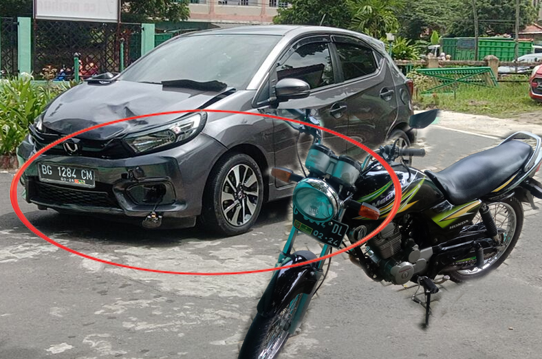 Honda Brio VS Honda Mega Pro di Depan BLK, Nopol Kedua Kenderaan ada Stiker TNI