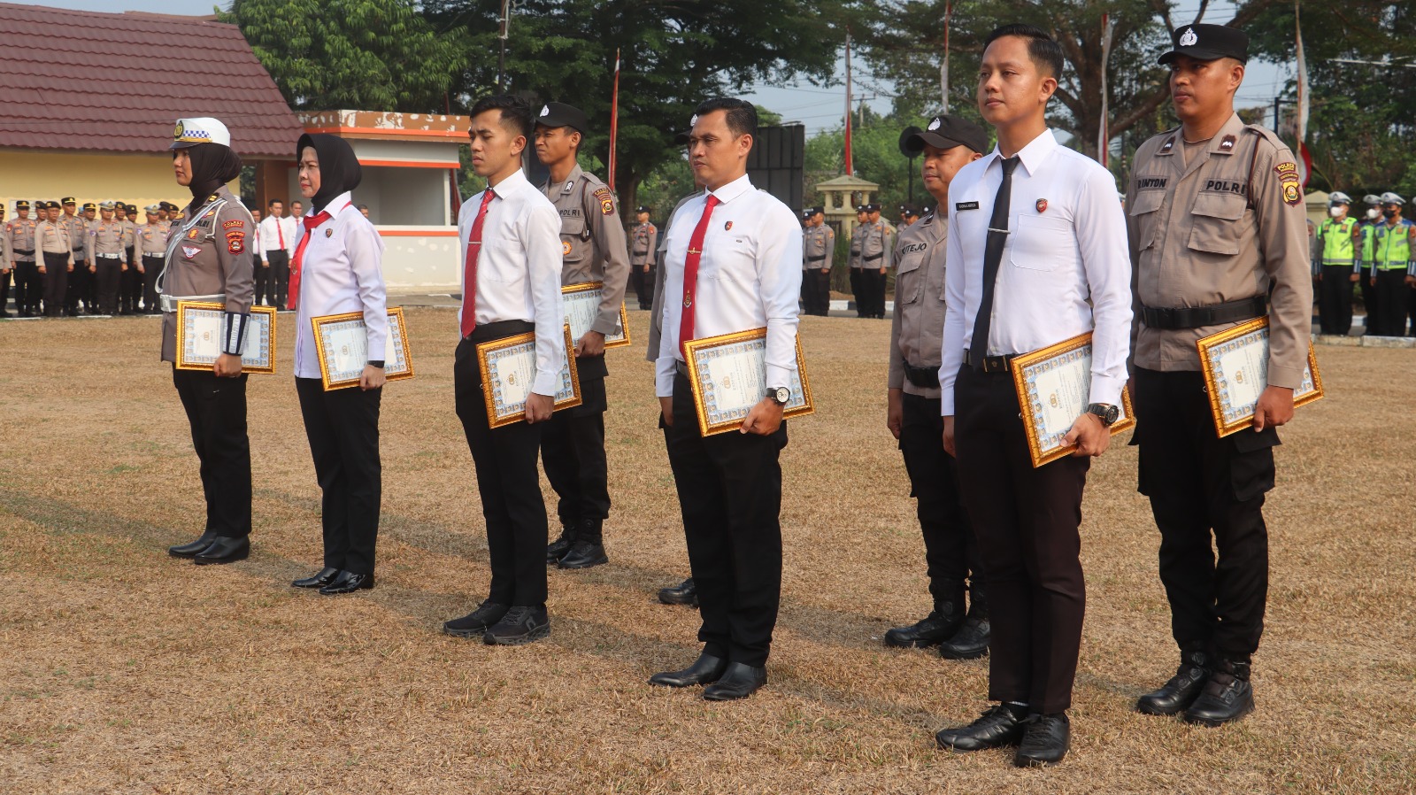 Kapolres Prabumulih Beri Penghargaan kepada 25 Personel Berdedikasi