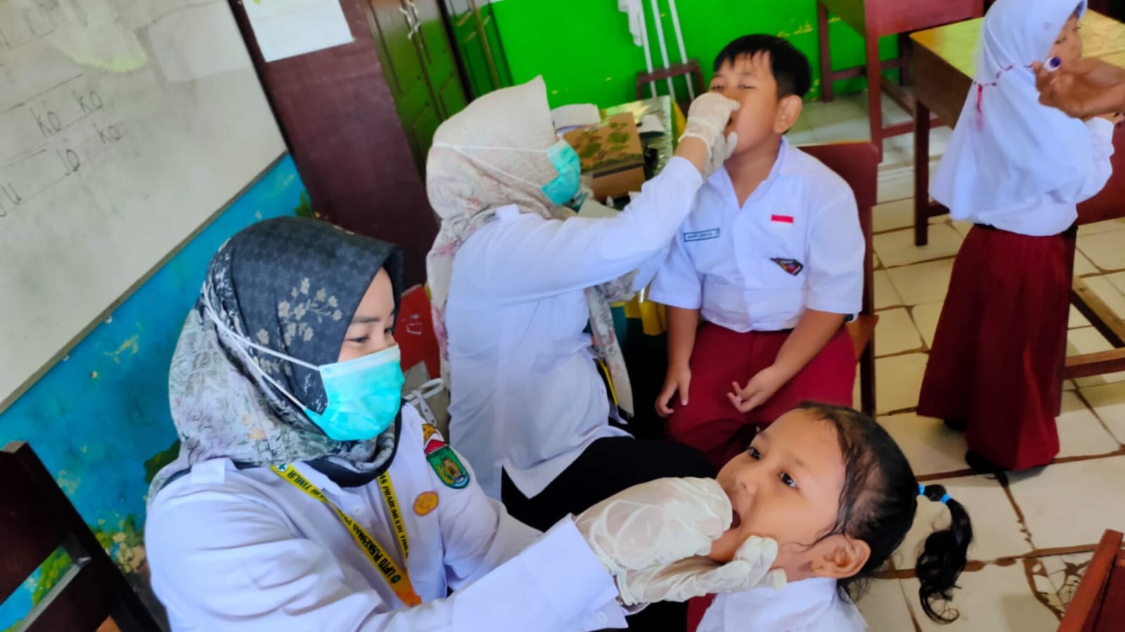 Pelajar SDN 39 Kota Prabumulih Antusias Diberi Imunisasi Polio