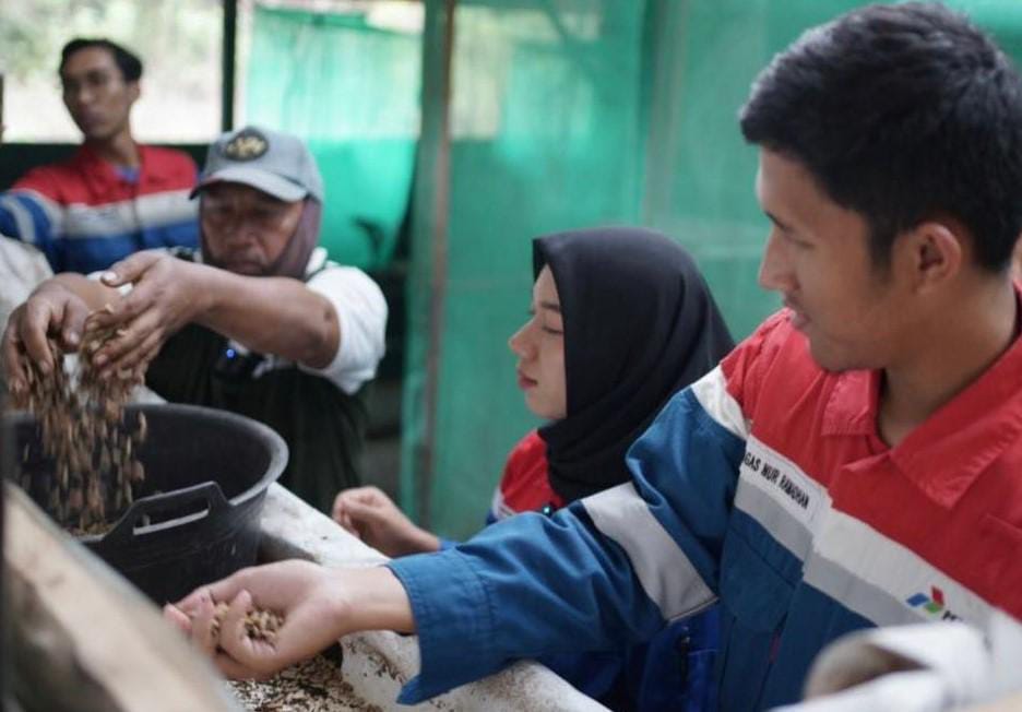 Kompas Lestari: Dari Sampah Desa Makartitama Menuju Desa Hijau dan Mandiri